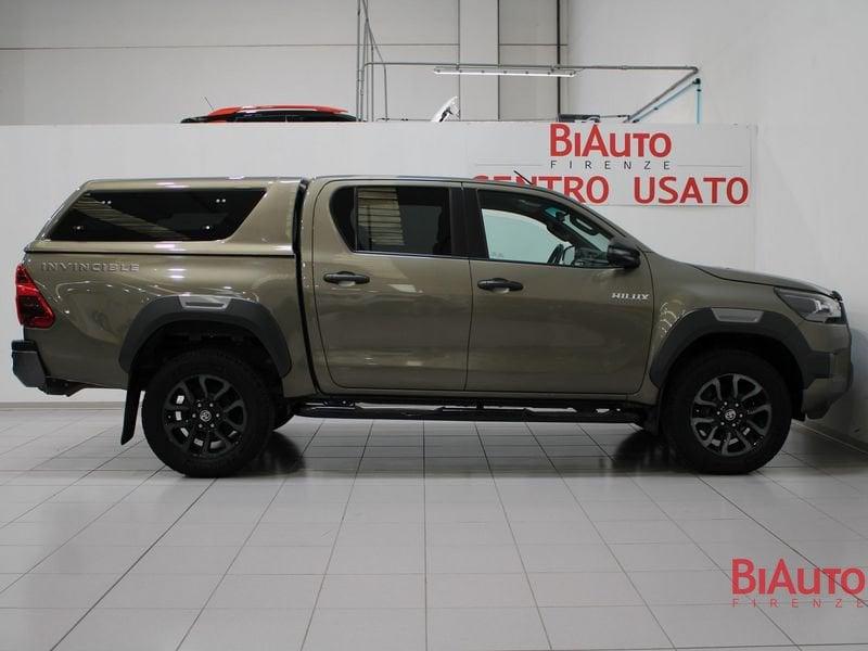 Toyota Hilux 2.8 D A/T 4WD 4 porte Double Cab Invincible