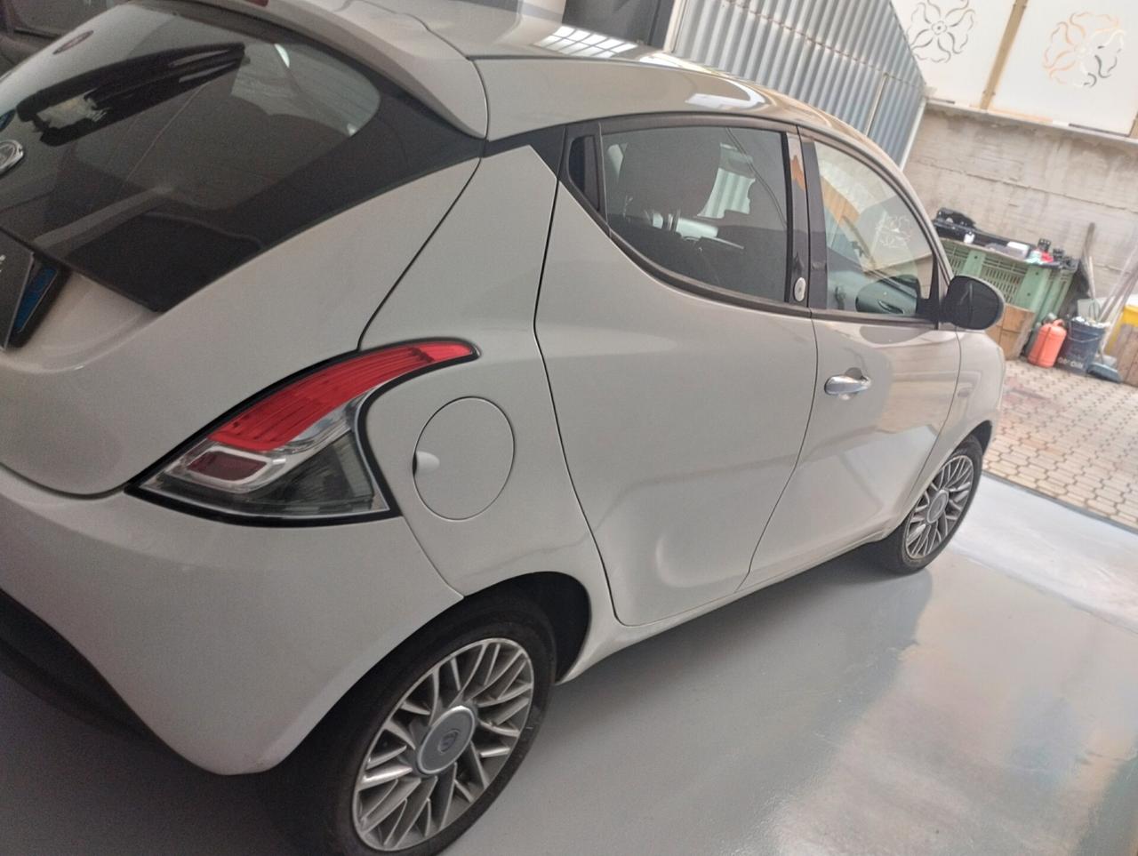 Lancia Ypsilon 1.2 69 CV 5 porte S&S Silver