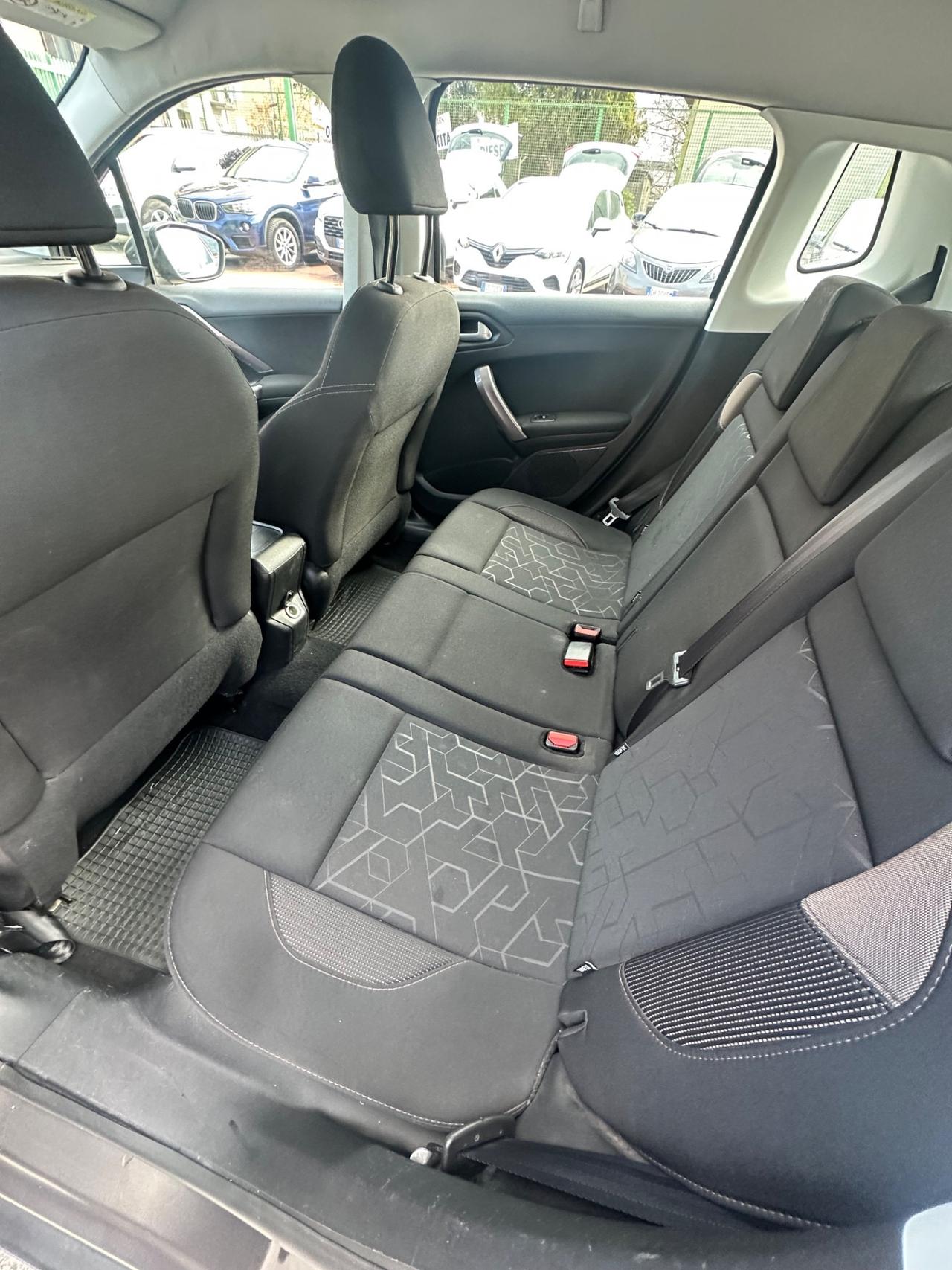 Peugeot 2008 1.6 e-HDi 92 CV Stop&Start Urban Cross