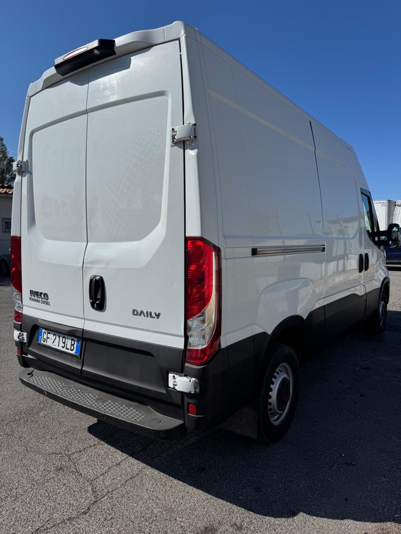 Iveco Daily 33S12 2.3 HPT PM Cabinato