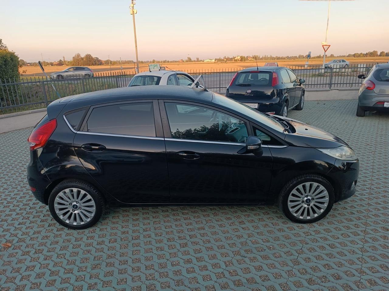 Ford Fiesta 1.2 Benzina-NEOPAT-132.000-2009