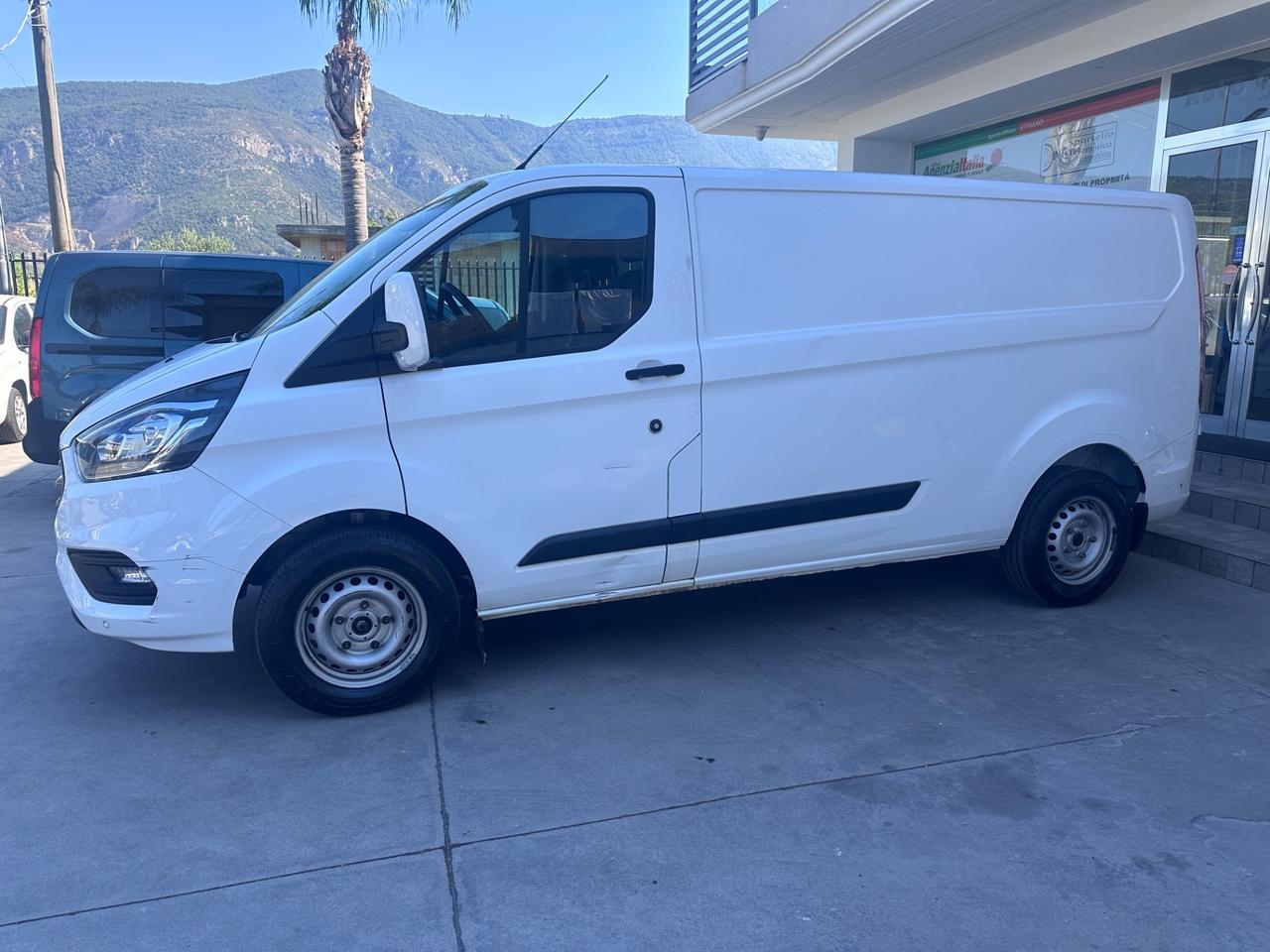 Ford Transit Custom 300 2.0 EcoBlue 130 PASSO LUNGO