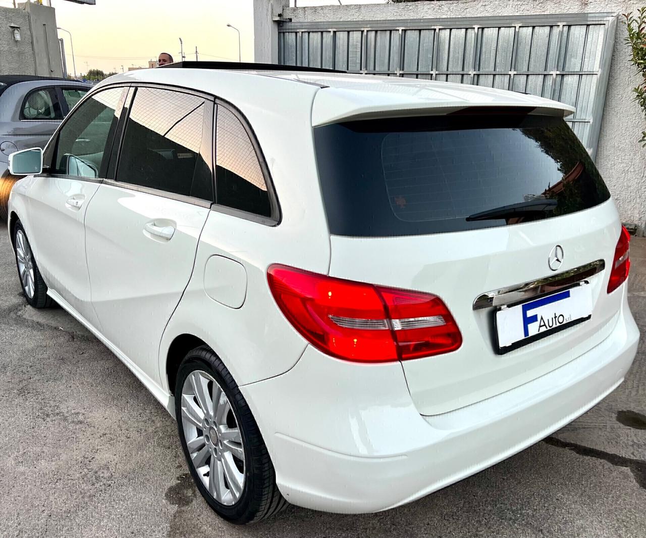 Mercedes-benz B 180 BlueEFFICIENCY Executive,TETTO APRIBILE,NAVIGATORE,RETROCAMERA,ecc.