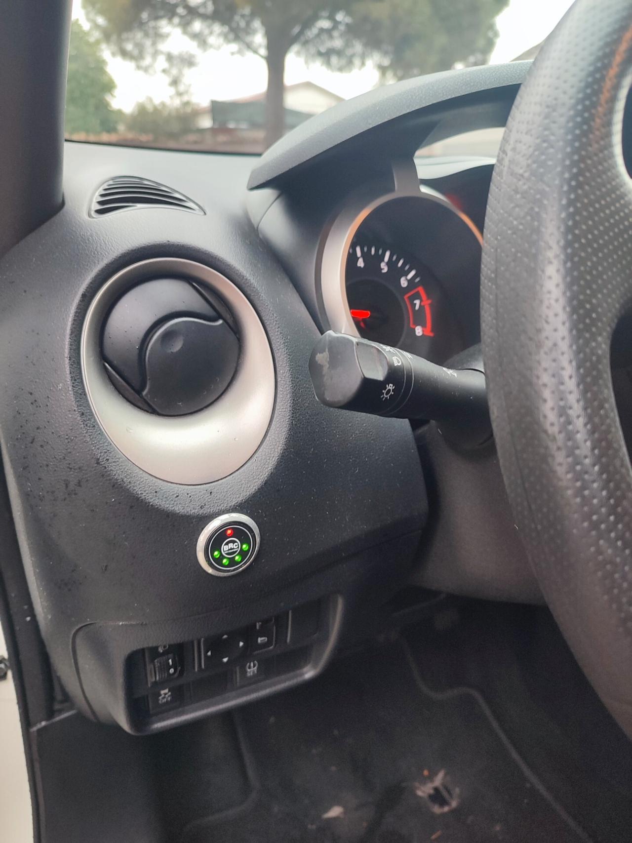 Nissan Juke 1.6 GPL Acenta