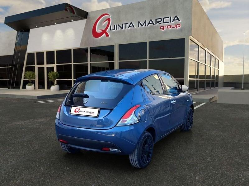 Lancia Ypsilon 1.0 FireFly Hybrid Silver