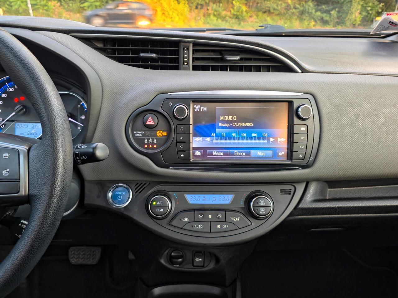 Toyota Yaris 1.5 Hybrid 5 porte Style E6 Automatica NEO 2014