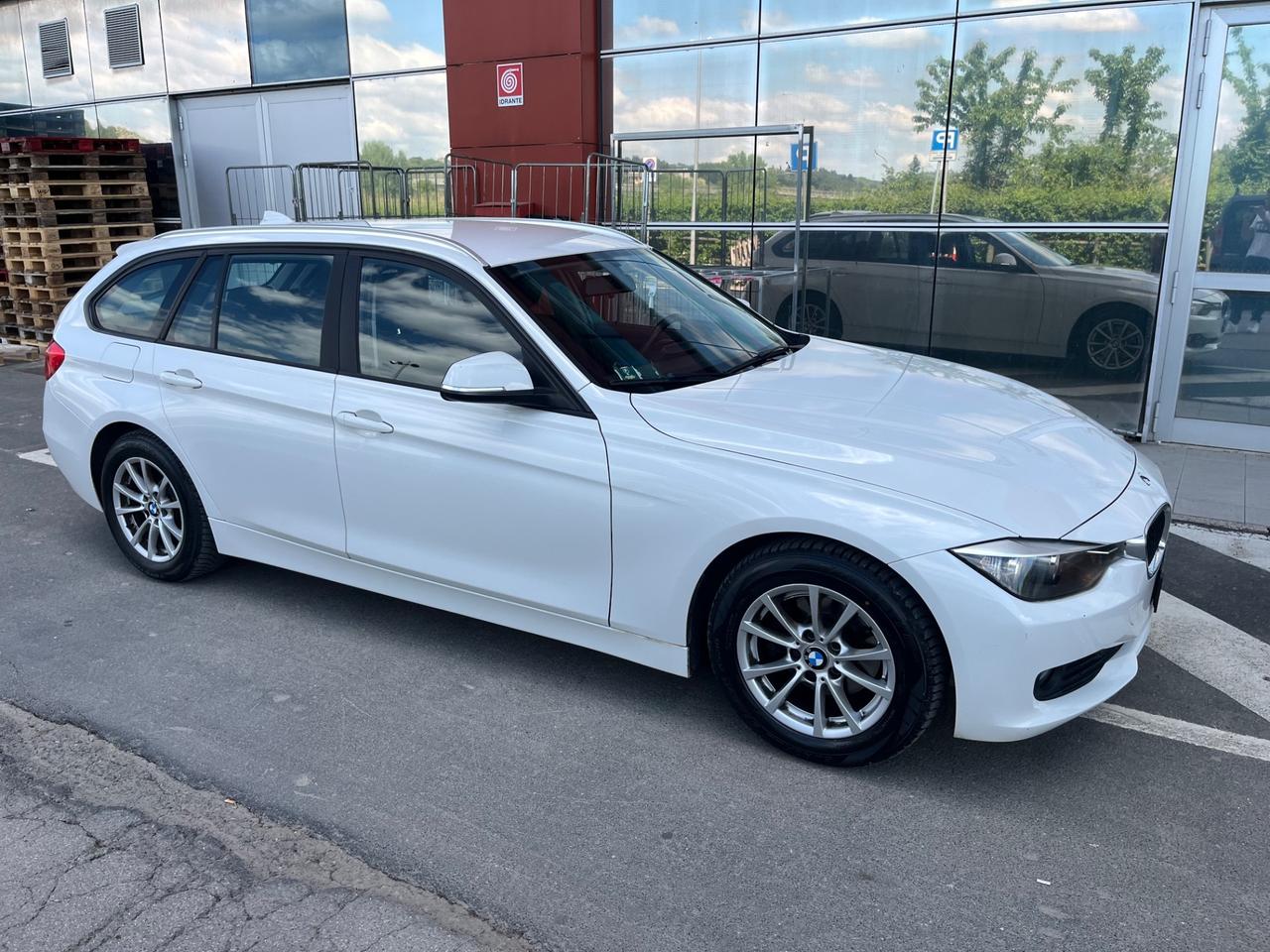 Bmw 318 318d Touring Business automatico 2013 2.0 DIESEL