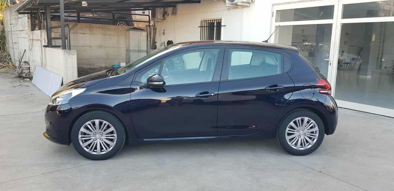 Peugeot 208 PureTech 82 Style "KM 9400"