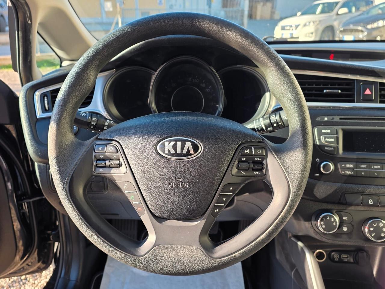 Kia Ceed 1.6 CRDI UNICO PROPRIETARIO ADATTA A NEOPATENTATI