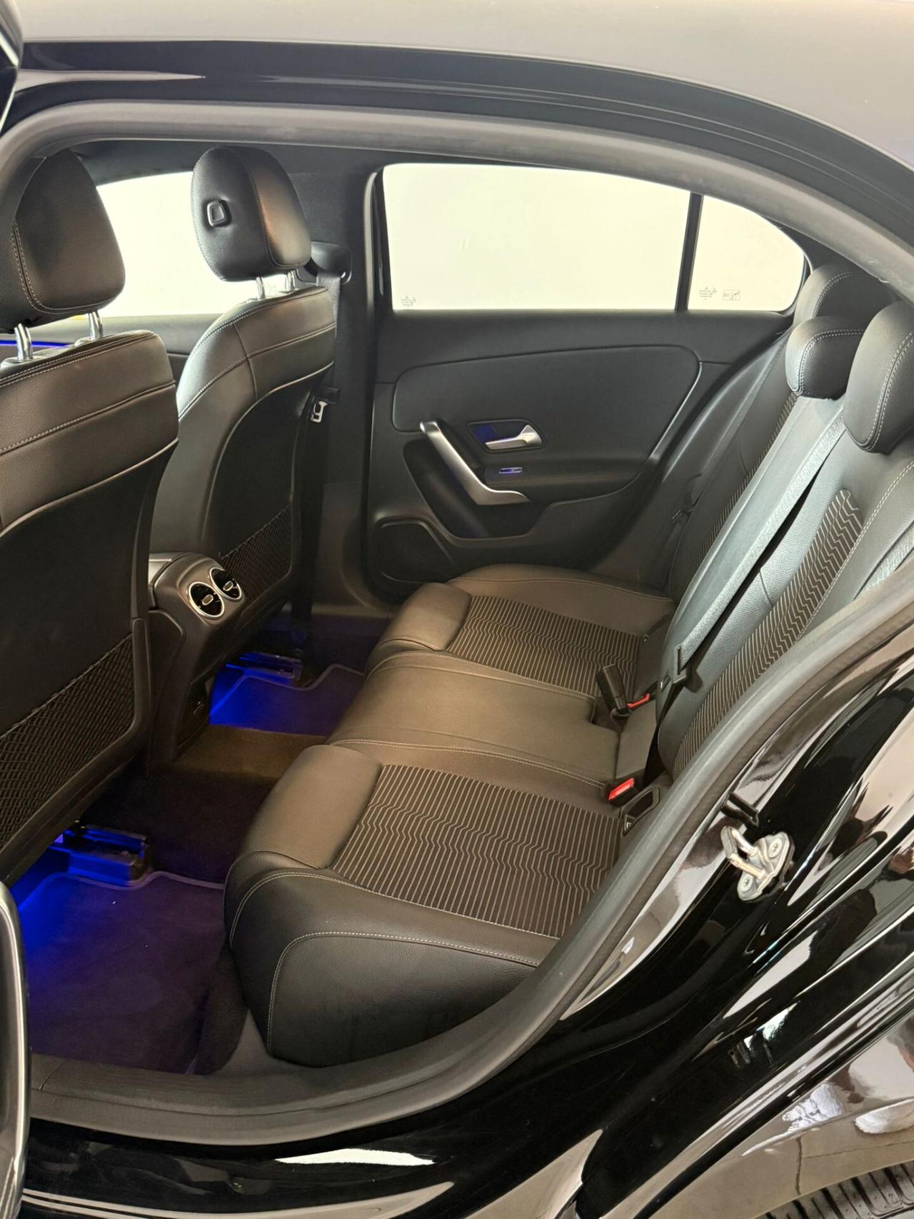 MERCEDES- BENZ A180d SPORT AUTOMATICA 2021 PACK LUCI