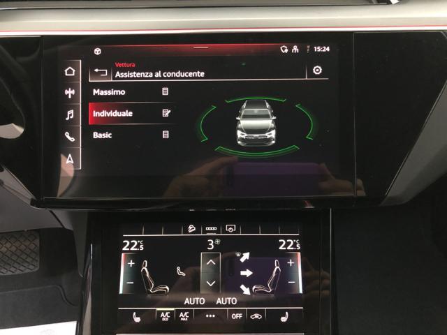 AUDI e-tron quattro