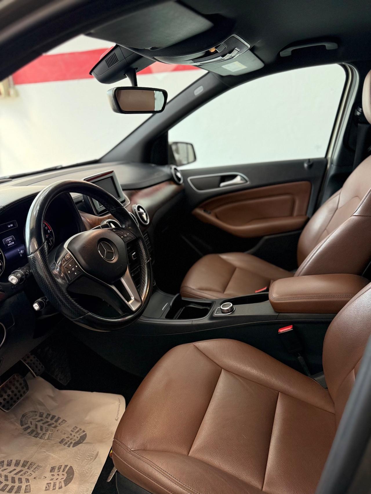 Mercedes-benz B 200 NGD Premium