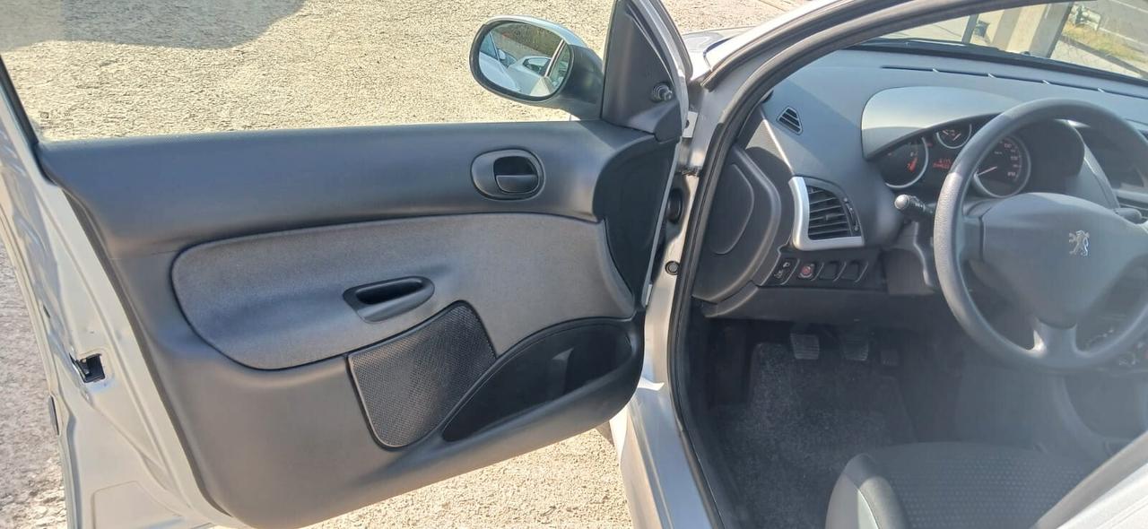Peugeot 206 1.1 5p. Trendy - 2011 40.000km
