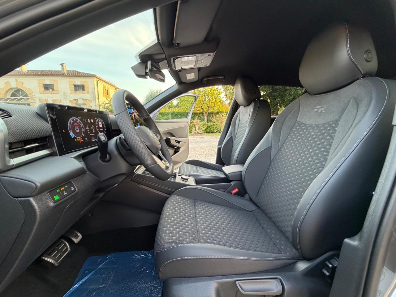 Volkswagen T-Roc 1.5 eTSI ACT 150 CV DSG R-Line