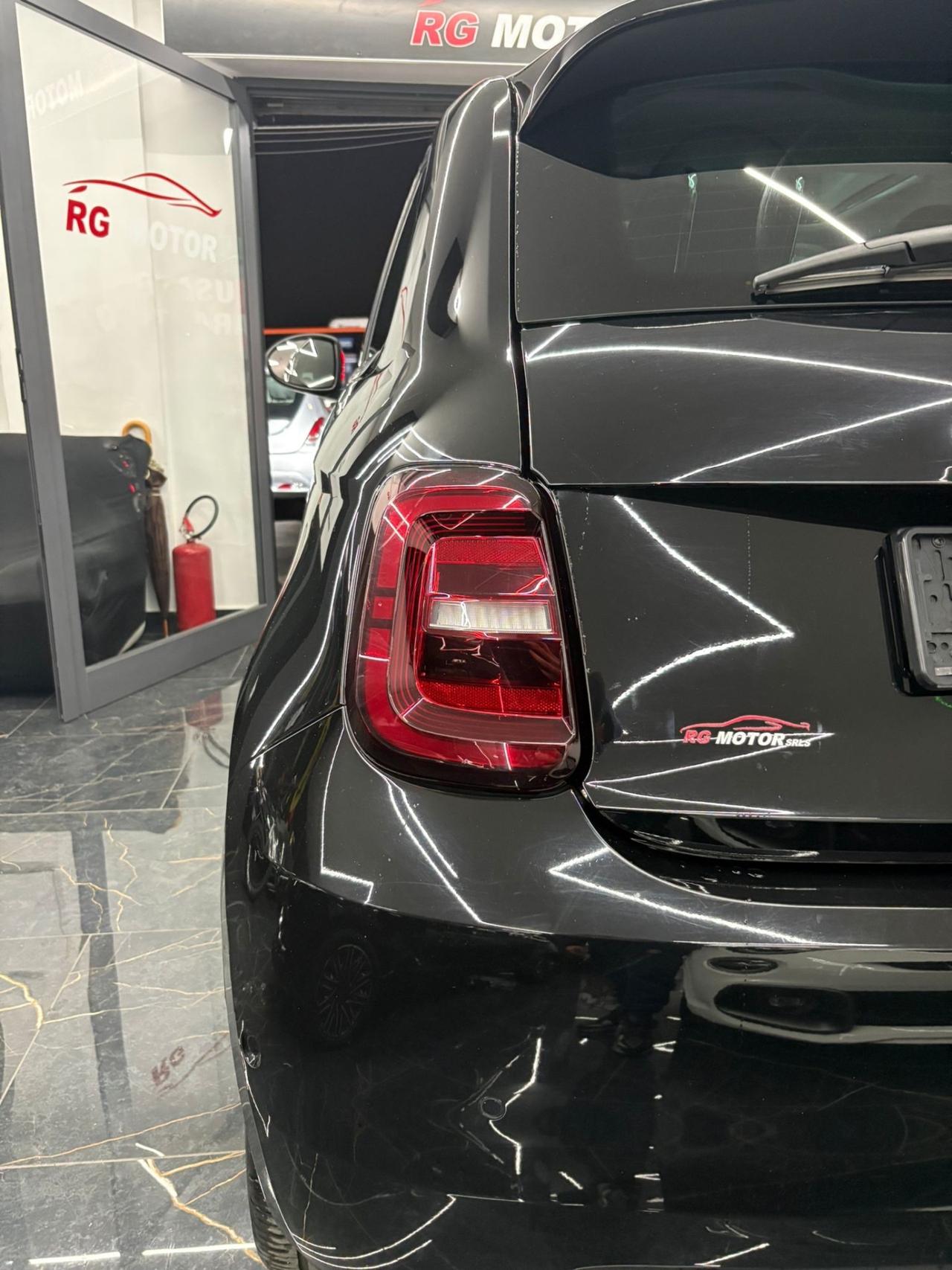 Fiat 500 500e Berlina 42 kWh La Prima