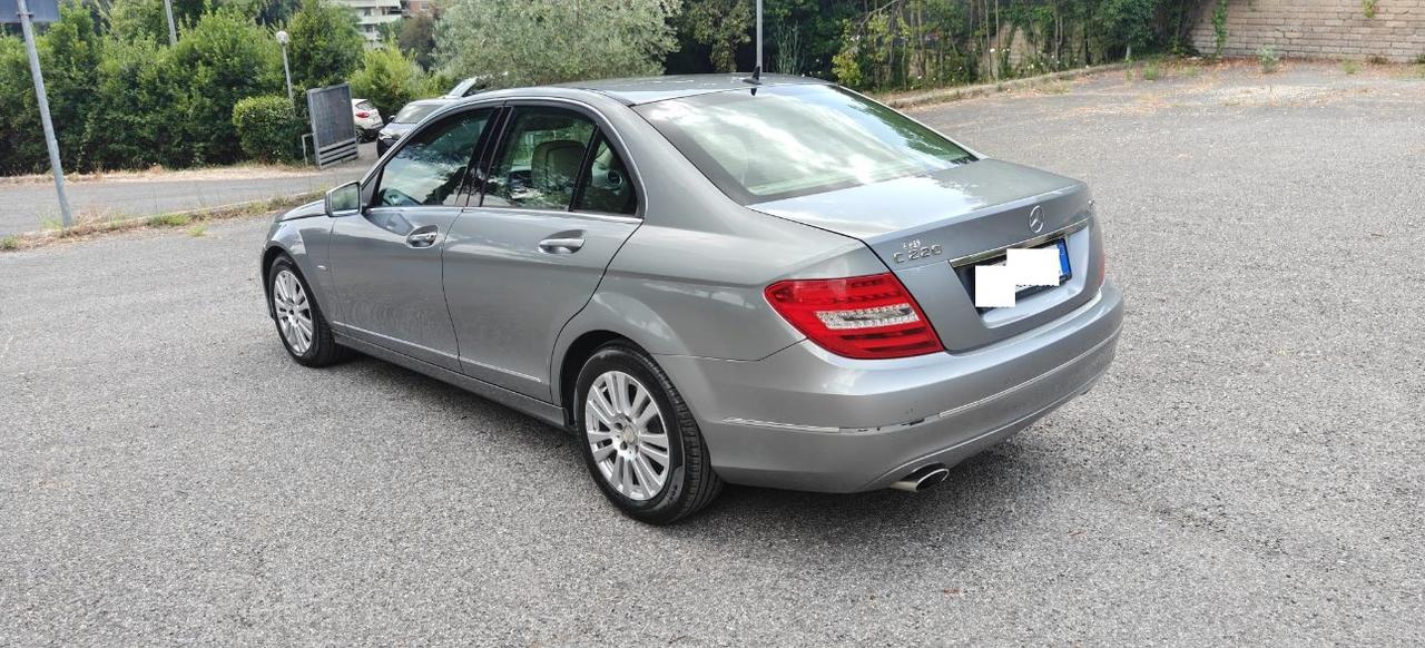 Mercedes C 220 CDI BlueEfficiency Avantgarde c/bixeno Berlina