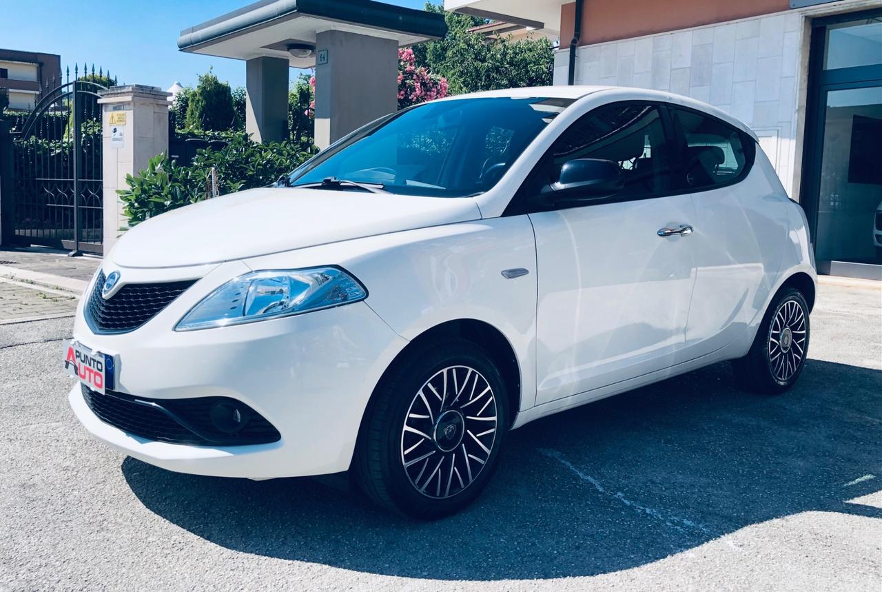 Lancia Ypsilon 1.0 FireFly 5 porte S&S Hybrid Ecochic Gold