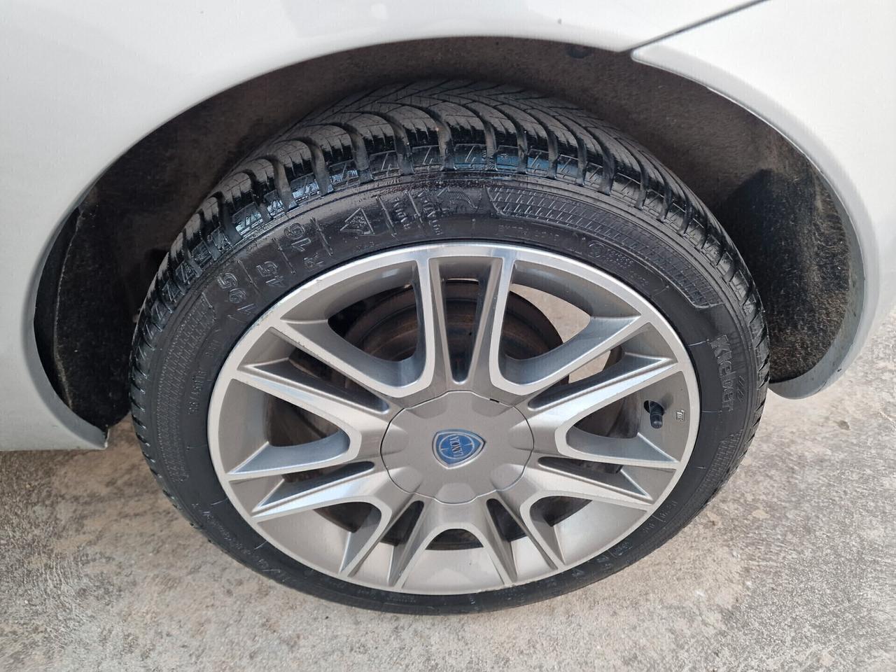 LANCIA YPSILON 1.4 Unyca Ecochic GPL