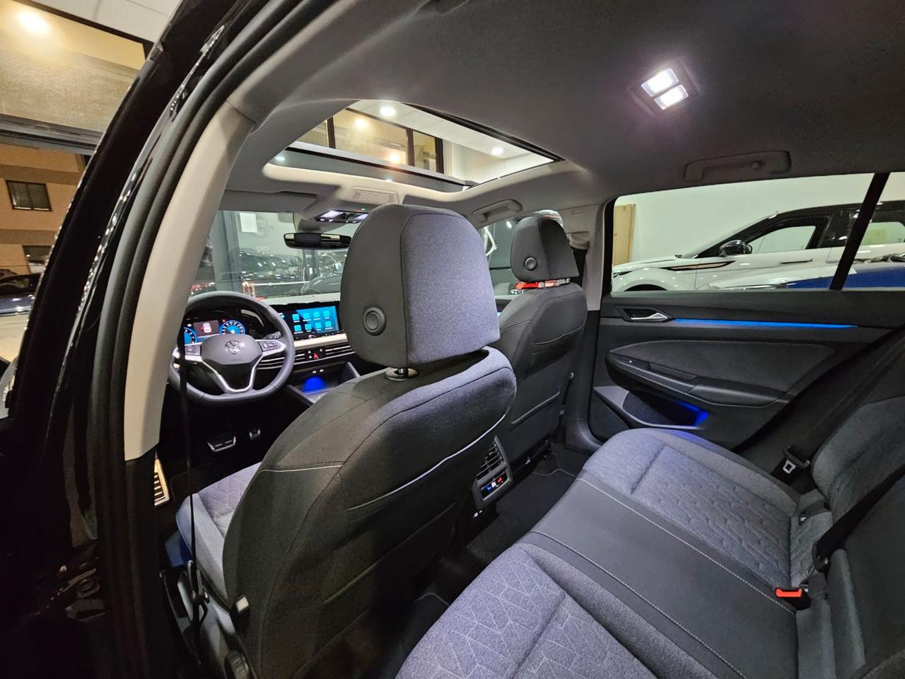 Volkswagen Golf ETSI MOVE LIFE C.16 Tetto Led Matrix Clima3Zone