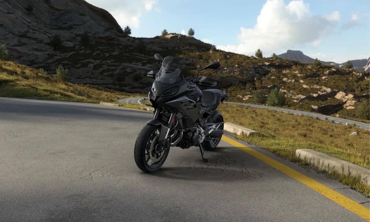 BMW F 900 XR Triple Black