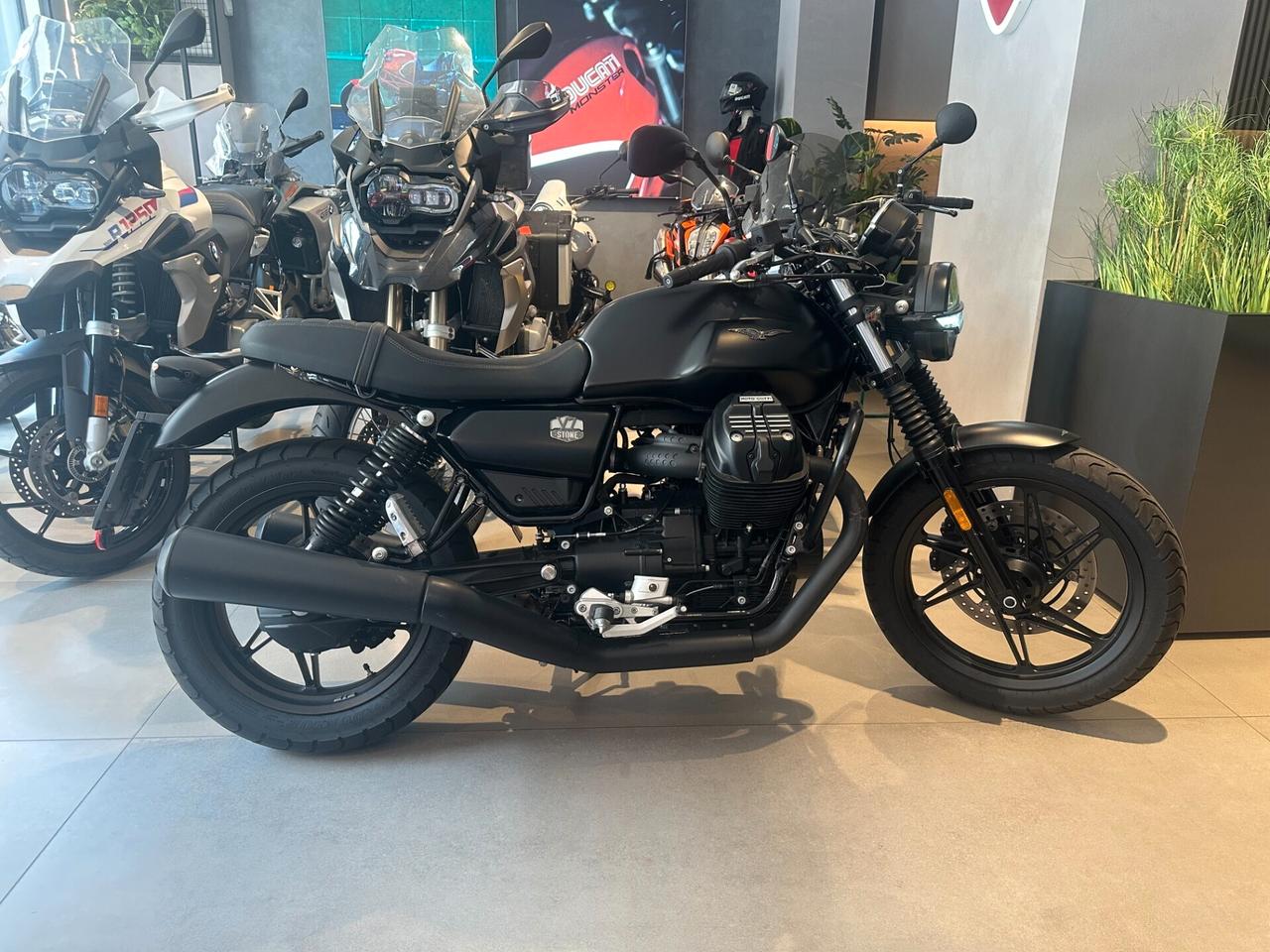 MOTO GUZZI V7 IV 2022