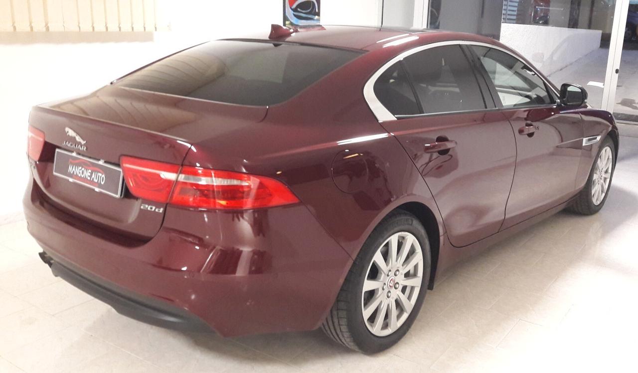 Jaguar XE 2.0 D Turbo aut. Pure Business Edition