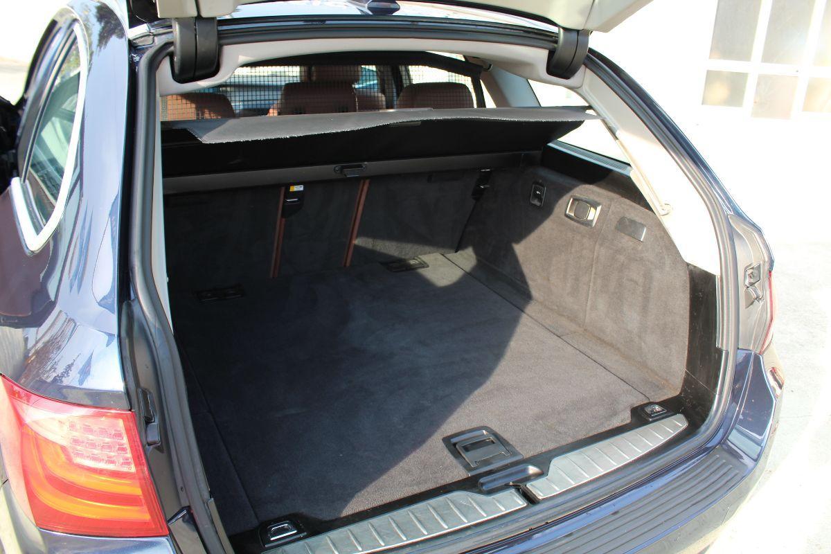 BMW - Serie 5 Touring - 520d Futura