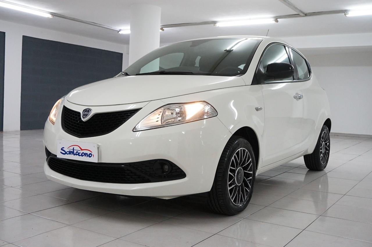 Lancia Ypsilon 1.2 69 CV 5 porte Gold