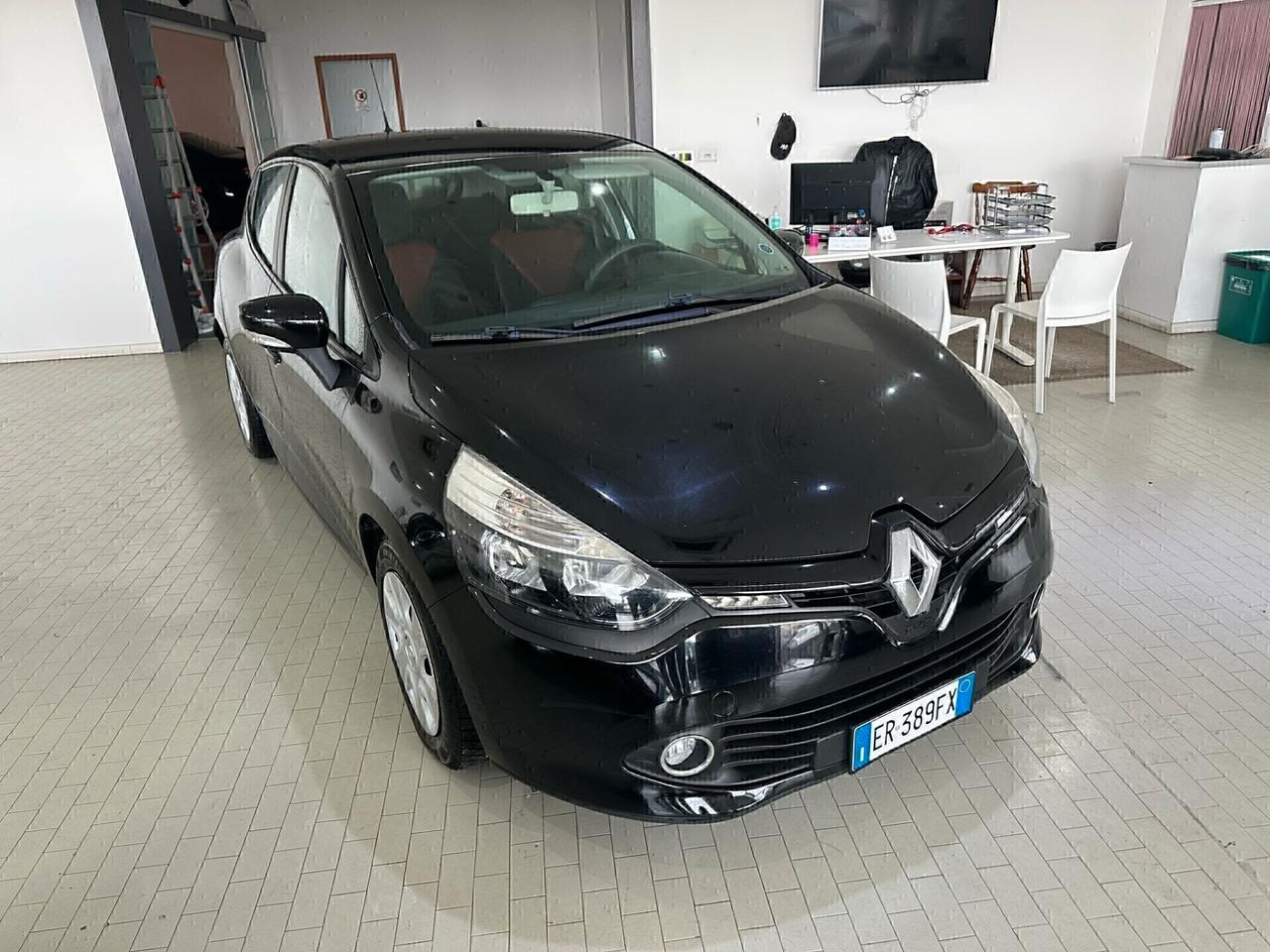 Renault Clio 1.2 75CV 5 porte METANO
