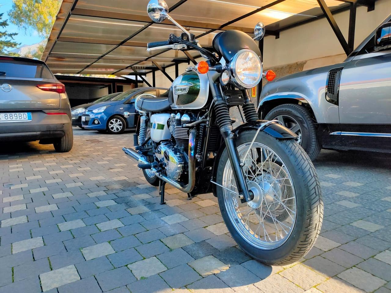Triumph Bonneville t 100 110 nniversary solo 2000 km