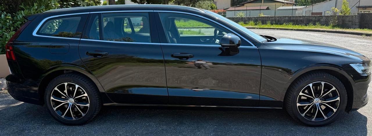 Volvo V60 B4 (d) Geartronic Momentum Pro Business PILOT ASSIST