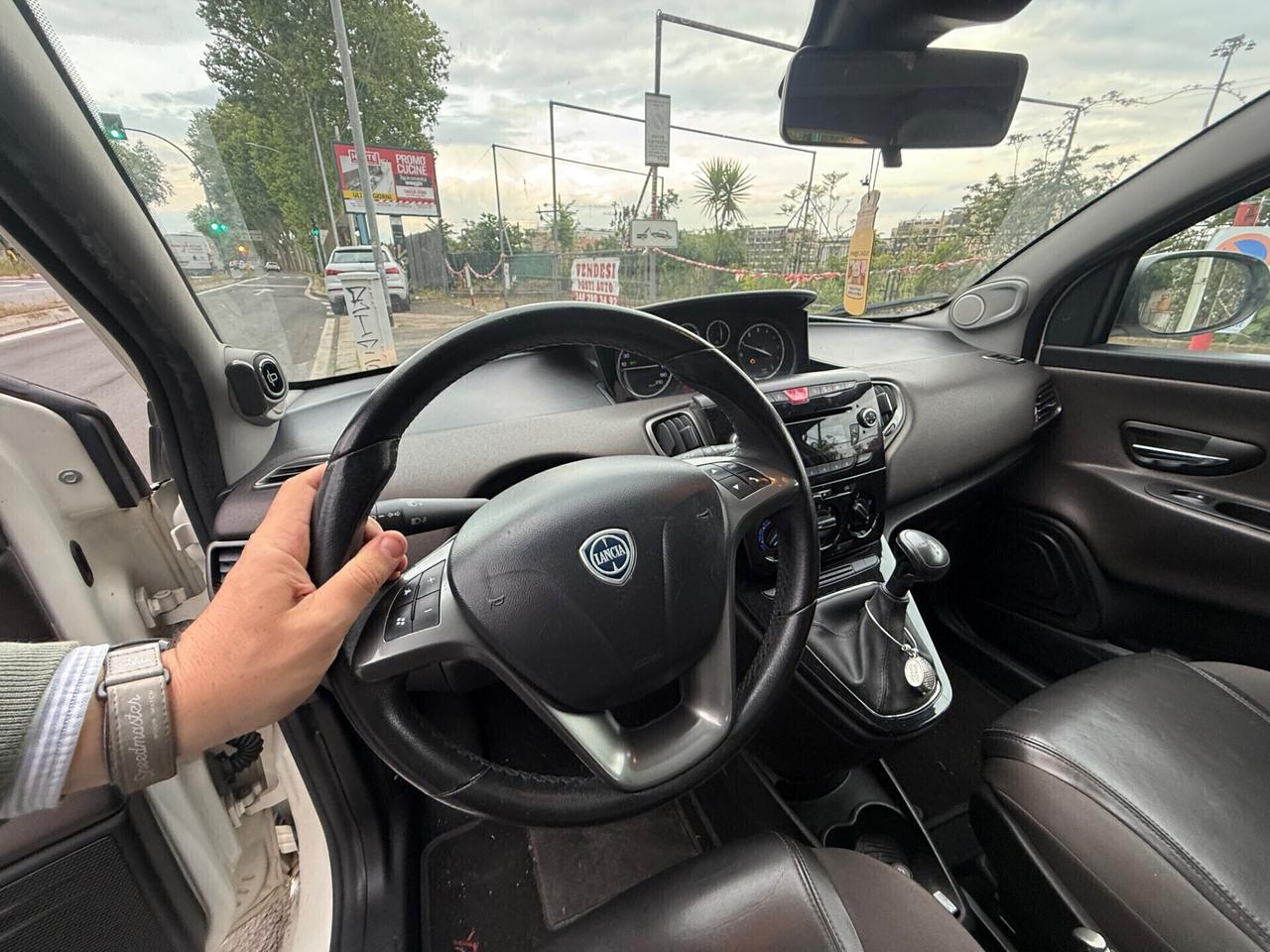 Lancia Ypsilon 0.9 TwinAir 85 CV 5 porte S&S DFN Platinum