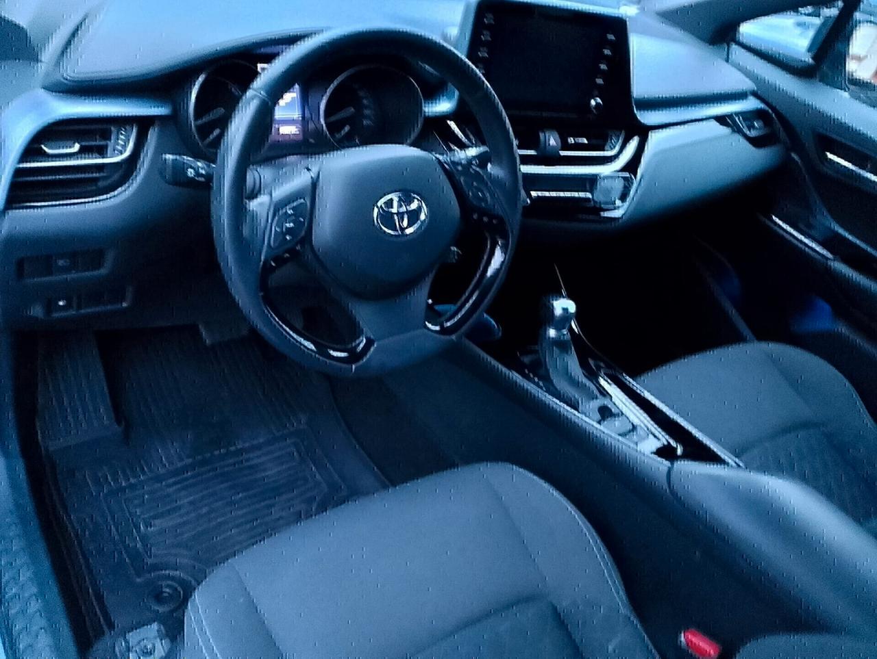 Toyota C-HR ibrida 2000 cc batterie piu grandi