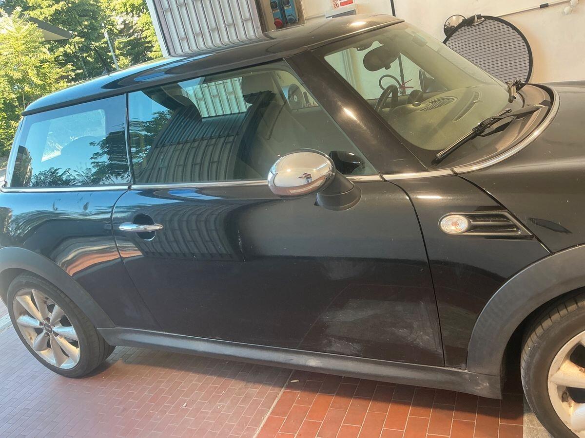 Mini 1.6 16V Cooper D soli 100.000km
