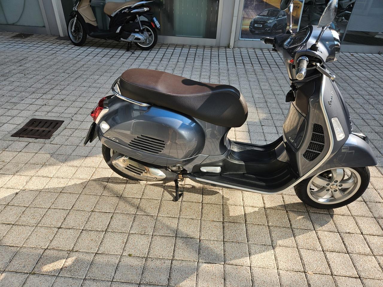 Vespa GTS 300