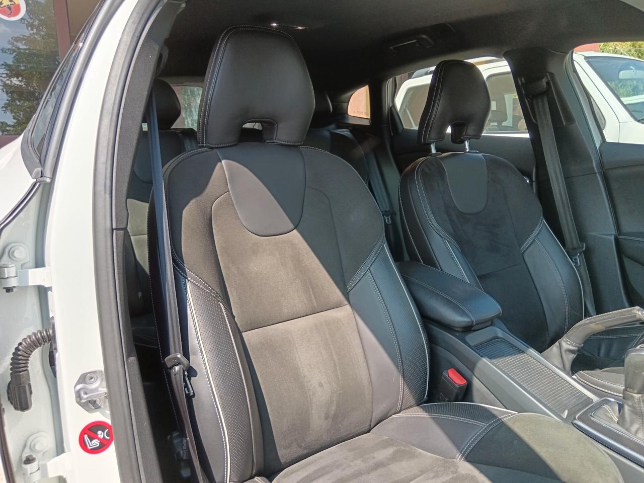 Volvo V40 2.0 D2 120CV R DESIGN NUOVISSIMA