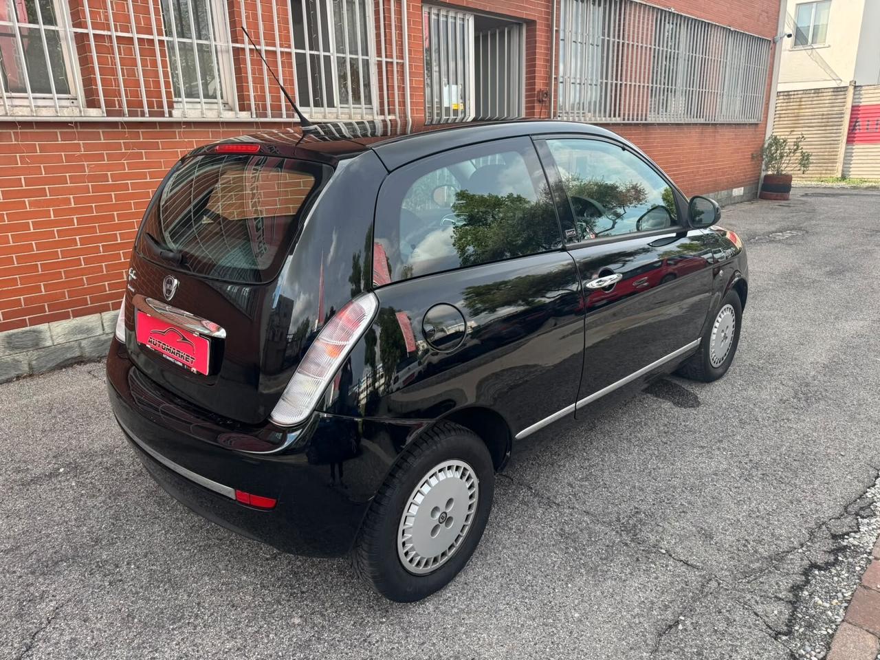 Lancia Ypsilon 1.2 69 CV Unyca