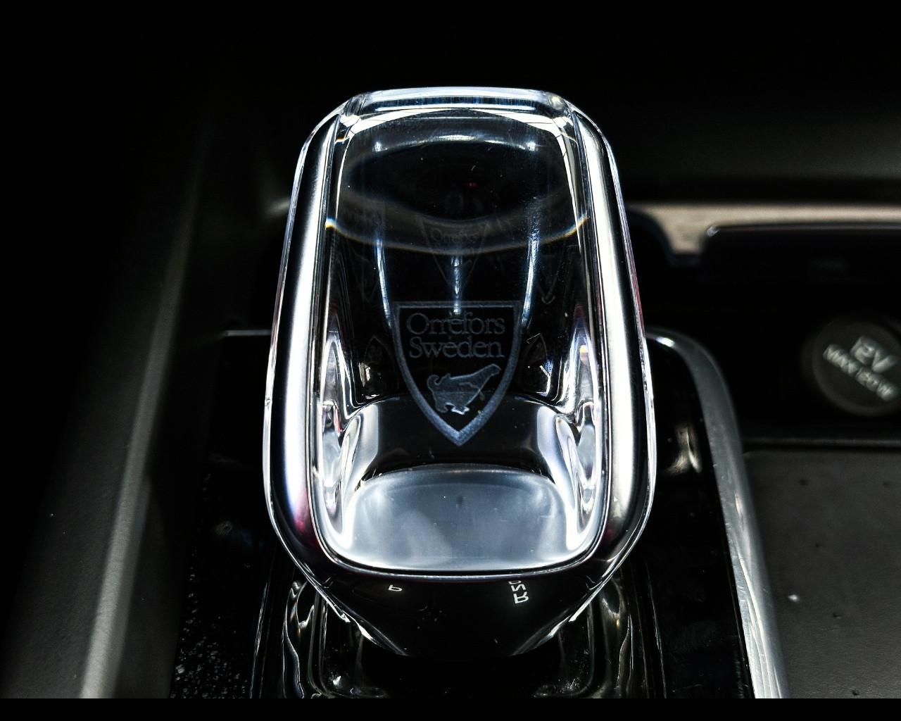 VOLVO XC60 (2017-->) - XC60 T6 Recharge Plug-in Hybrid AWD Inscription