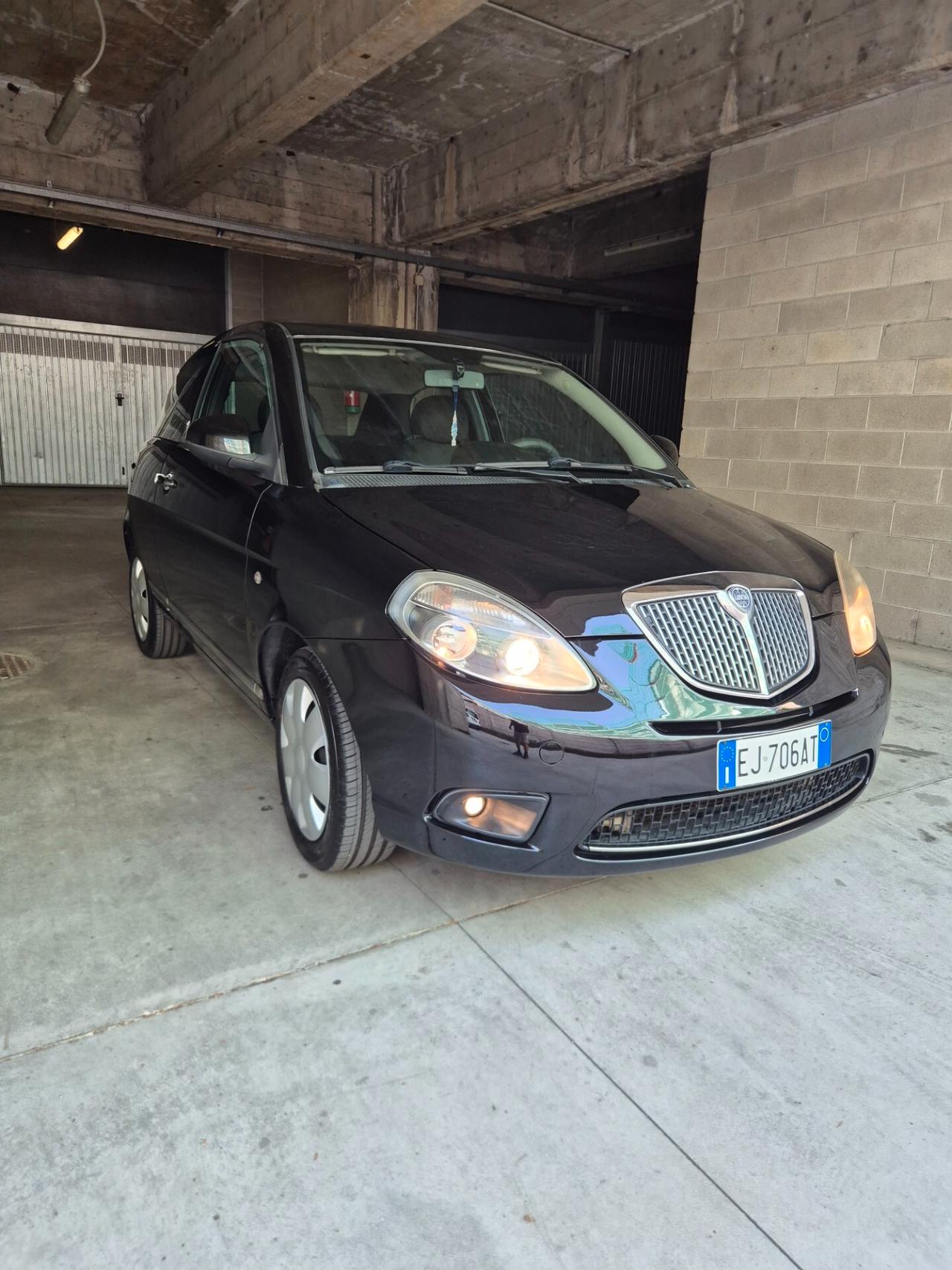 Lancia Ypsilon 1.2 69 CV Platinum neo patentati