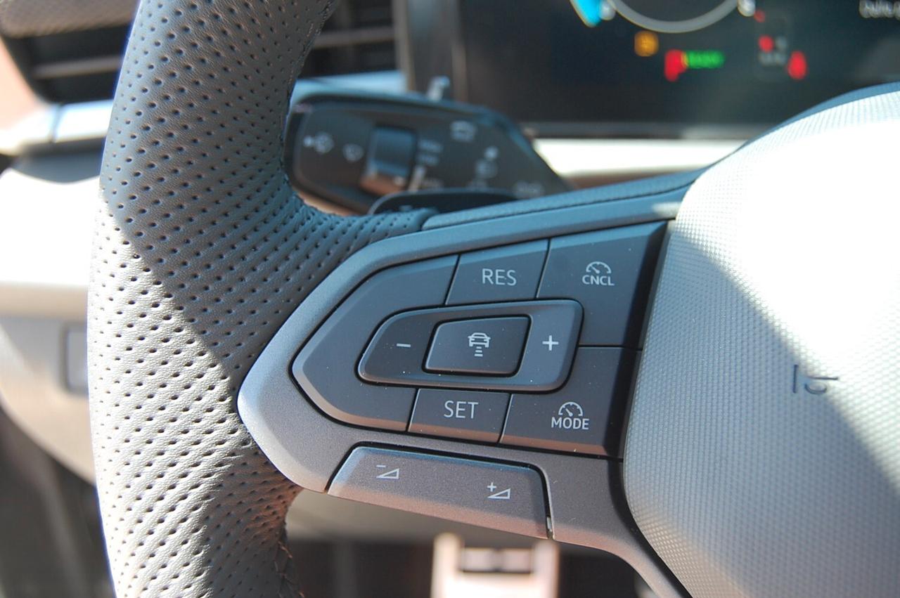 Volkswagen T-Roc 1.5 eTSI ACT 150 CV DSG R-Line