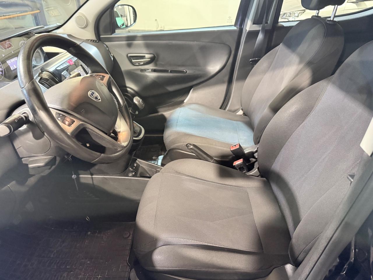 Lancia Ypsilon 1.2 69 CV 5 porte S&S Gold