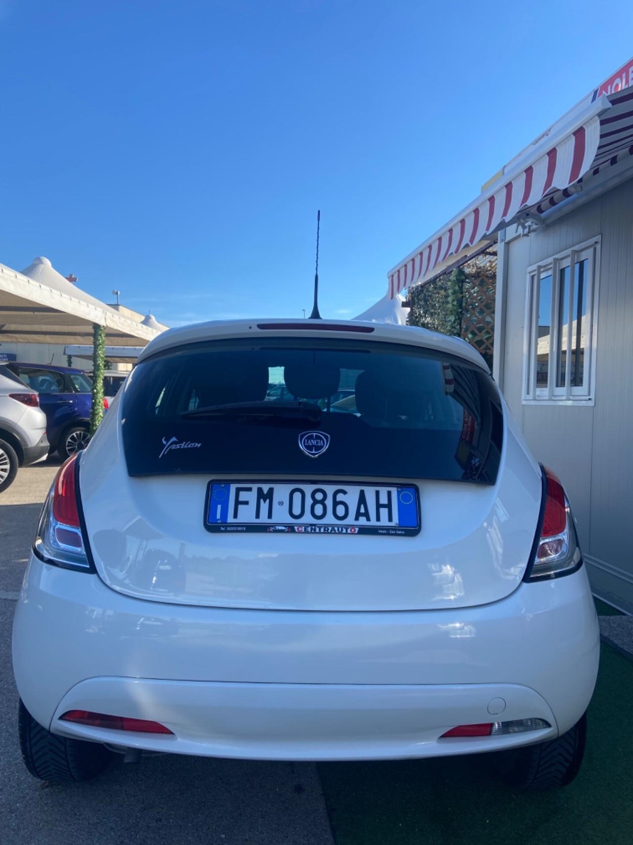 Lancia Ypsilon 1.2 69 CV GPL Ecochic nuova garanzia12