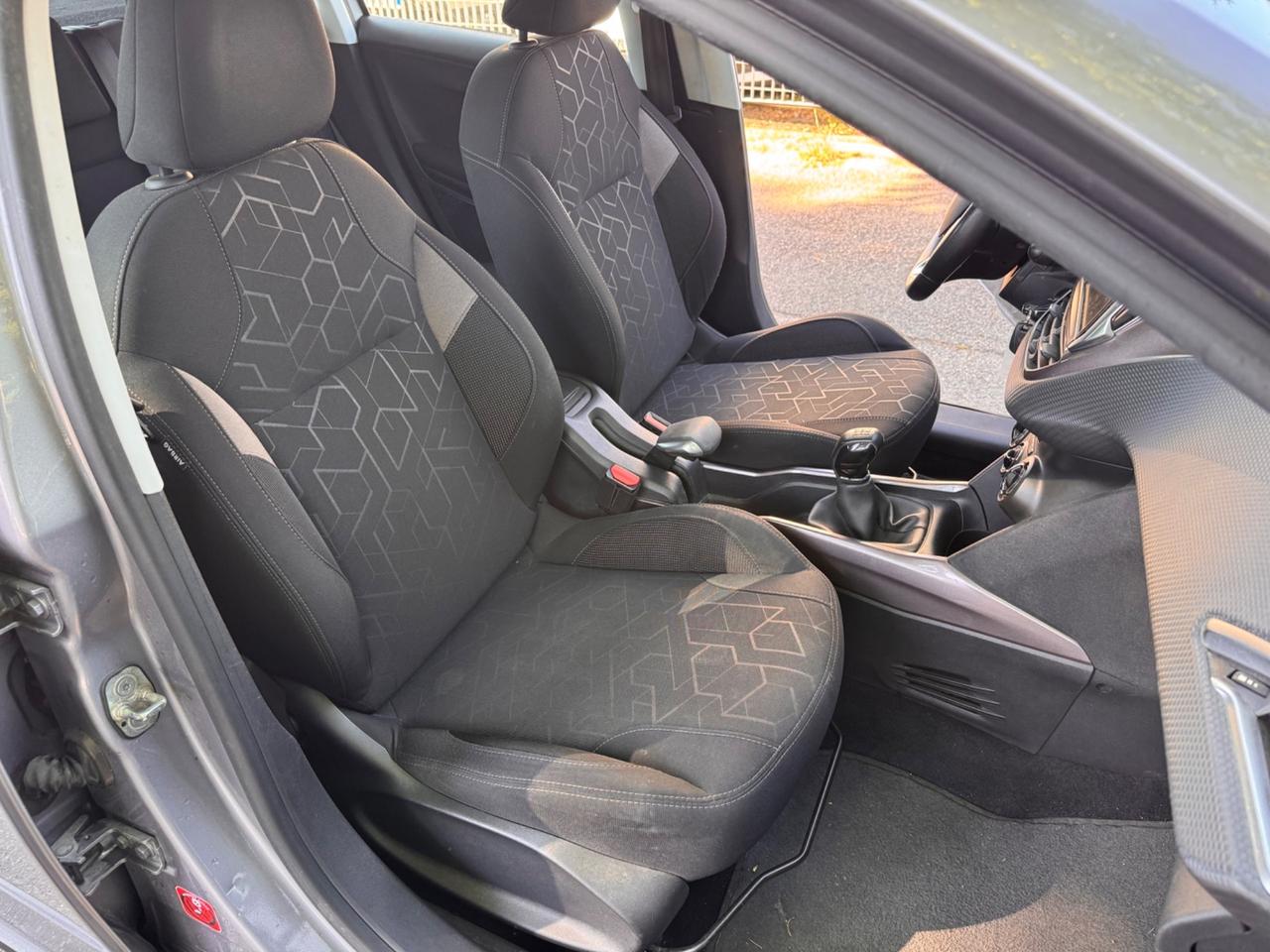 Peugeot 2008 1.2 82CV neopaten garanzia 12 mesi
