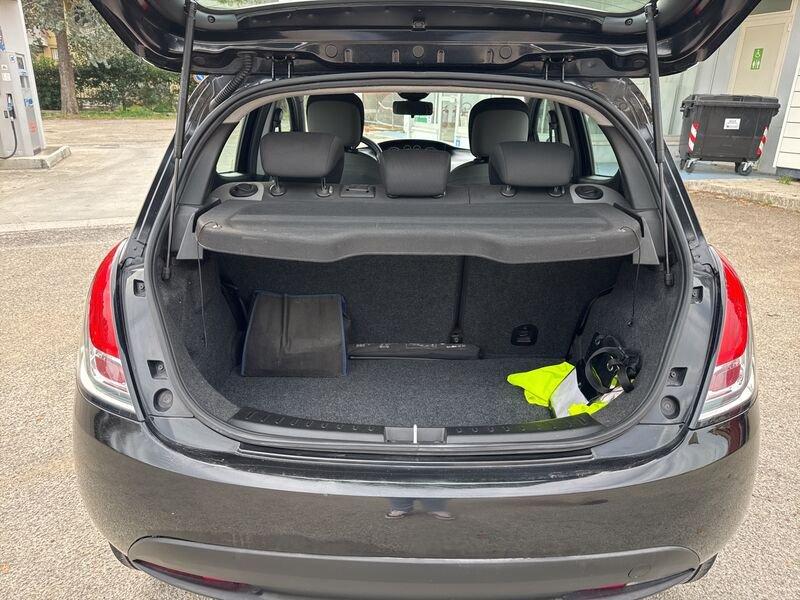 Lancia Ypsilon Ypsilon 1.2 8v Silver s/c.traz.,esp ecochic Gpl 69cv