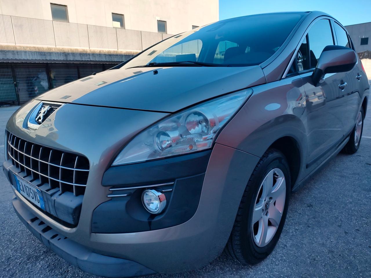 Peugeot 3008 1.6 HDi 110CV cambio robotizzato Premium