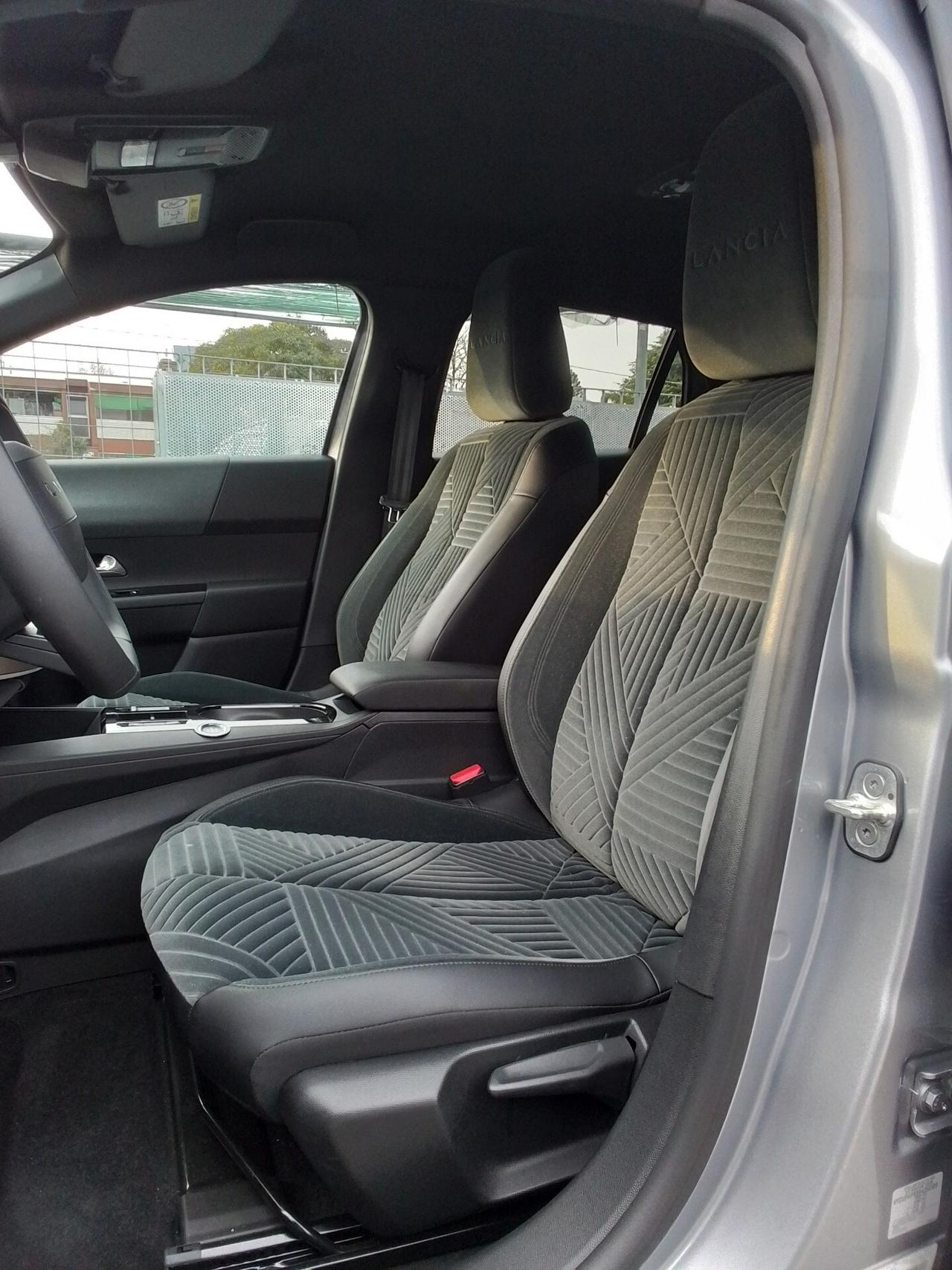 Lancia Ypsilon Hybrid e-DCT LX