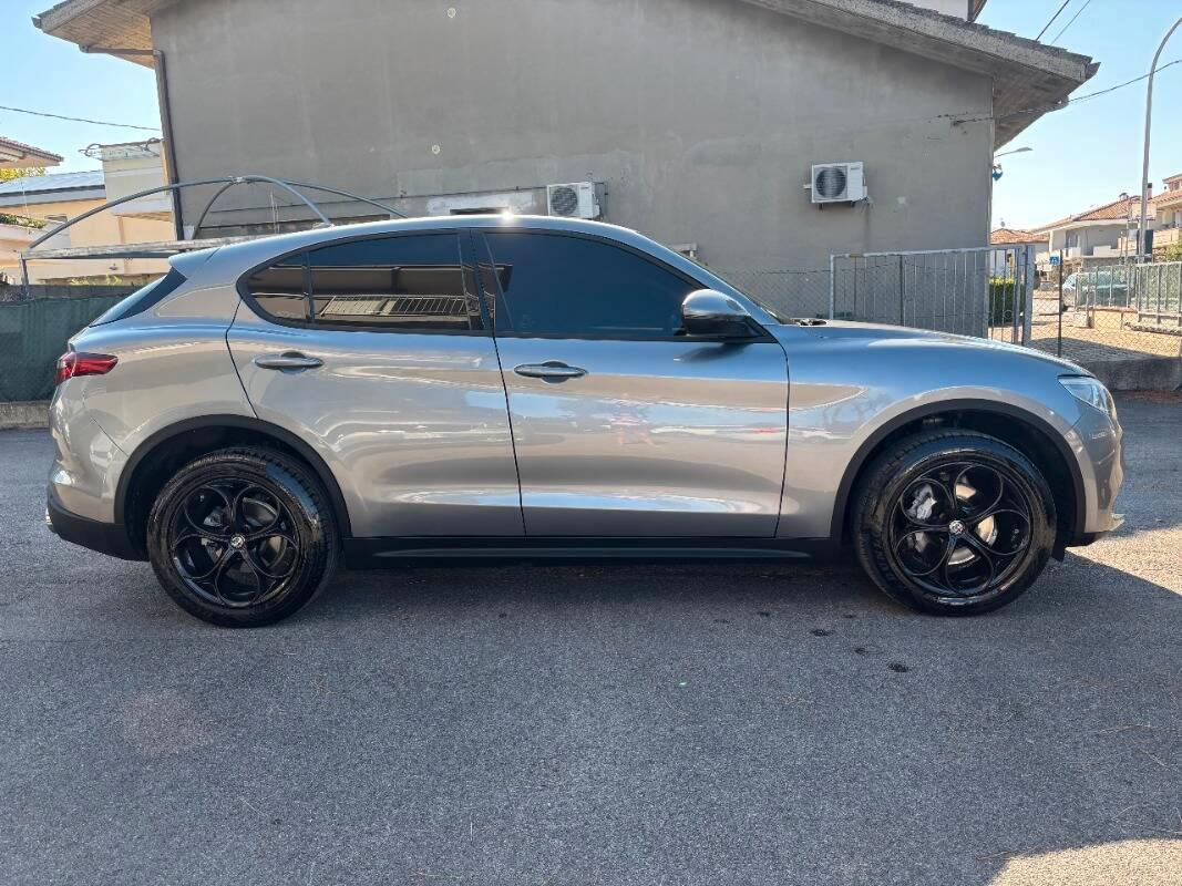 Alfa Romeo Stelvio 2.2 t Business Q4 180cv auto
