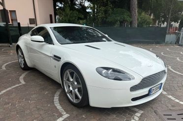 Aston Martin V8 Vantage , prima vernice book, MANUALE