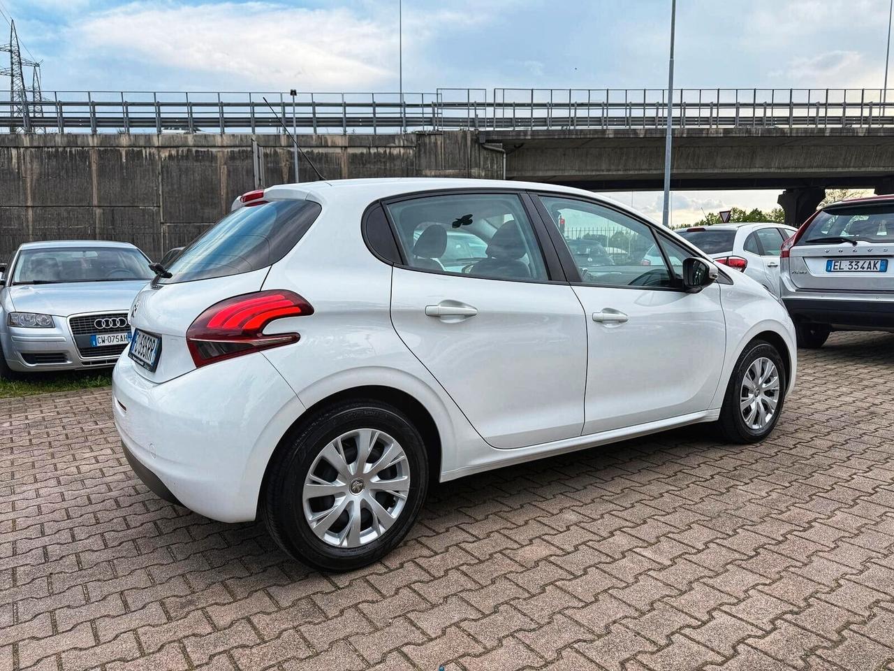 Peugeot 208 1.4 HDi 68 CV 5 porte OK NEOPATENTATI
