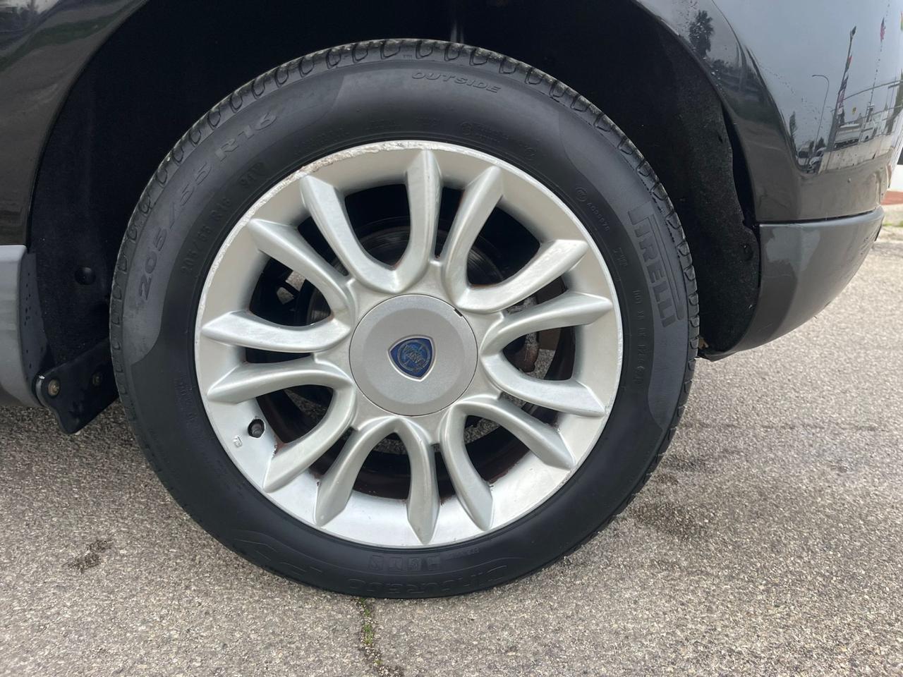 Lancia Delta 1.6 MJT Silver - 2011